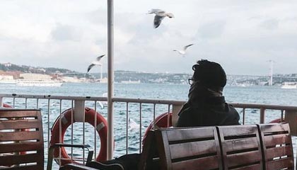 51爆料深度揭秘：秘闻风波背后，业内人士在公司会议室的角色彻底令人意外